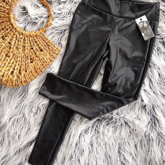 NWT 🆕 KENDALL + KYLIE vegan leather pants Womens size M - Picture 2 of 6